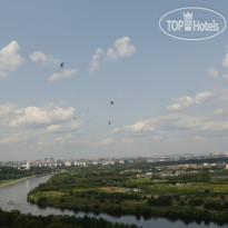 Intourist Hotel Kolomenskoe Рядом с отелем находится парк 