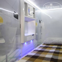 Molotoff Capsule Hotel Просторная капсула со всем нео