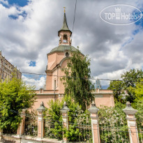 Hostel Astra na Basmannoj Церковь Первоверховных Святых 