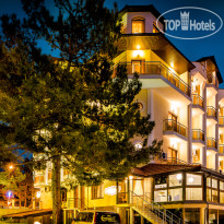 Europa hotel вечерний вид внутреннего двора