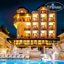 Europa hotel вечерний вид внутреннего двора