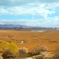 Well Hotel А это вид с балкона весной.