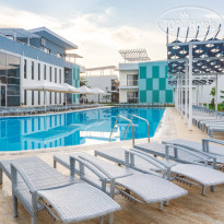 Взрослый и детский бассейны в Aurum Family Resort & Spa 4*