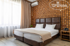 Red Wood Hotel