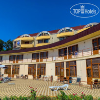 Морской клуб Корпус возле бассейна