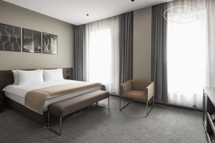 Hotelier's photos FarFour Inn & Suite 4*