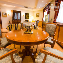 Atrium Palace Hotel