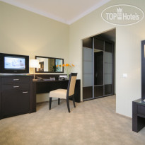 Business-hotel senator