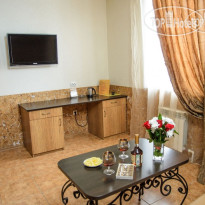 Alexandro House