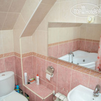 Alexandro House