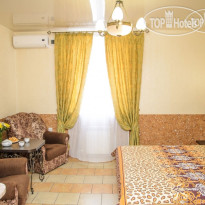 Alexandro House