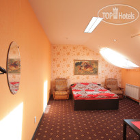 Gold Oven Hotel 