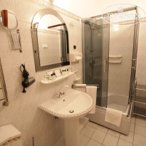 Russ Hotel