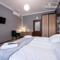 На камушках    Твин+