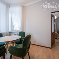 На камушках    Твин+