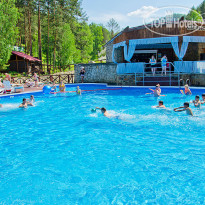 На камушках Летний бассейн
