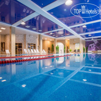 На камушках    