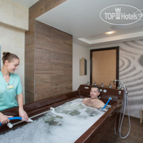 На камушках    