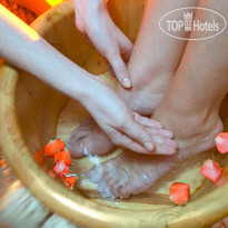 На камушках    