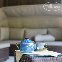 На камушках    