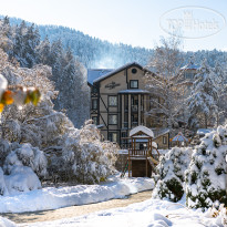 На камушках    