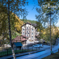 На камушках    