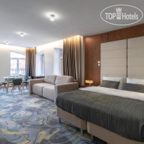 V Hotel & Rooftop Lounge 