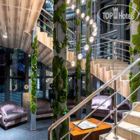 V Hotel & Rooftop Lounge