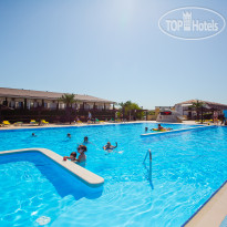 Tizdar Family Resort & Spa бассейн