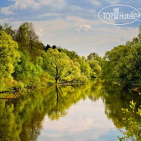 Valesko Hotel & Spa (Валеско) Территория отеля (река Пахра)