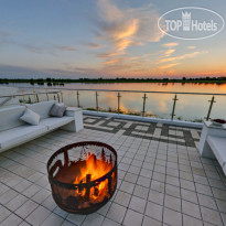 FISH FACTORY HOTEL Костровая лаунж-зона с видом н
