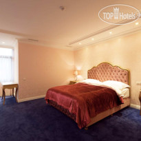 Royal Hotel 