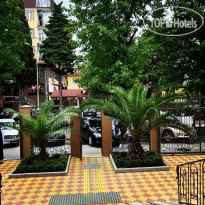 Hotel Nadezhda наш уютный дворик
