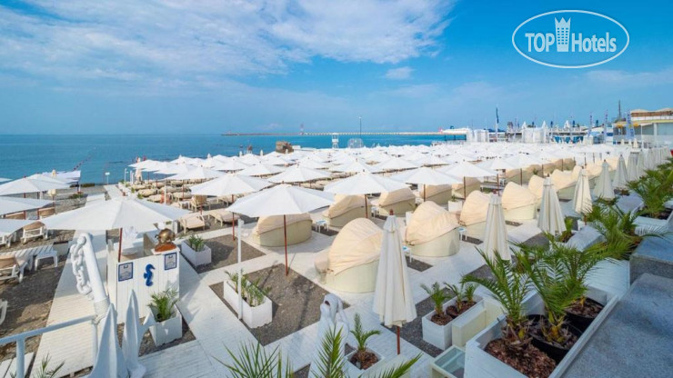 Пляж в Метрополь 4*