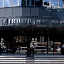 Light Mirror Residence