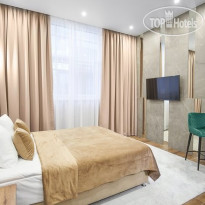 Light Mirror Residence