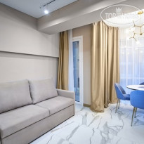 Light Mirror Residence