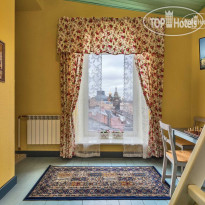 Друзья у Дома Книги 