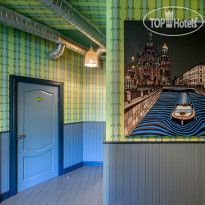 Друзья у Дома Книги 