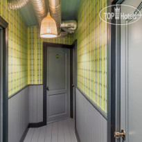 Друзья у Дома Книги 