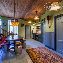 Друзья у Дома Книги 