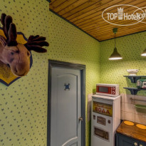 Друзья у Дома Книги 