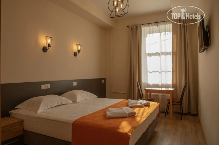 Hotel photo Roof Story 2*
