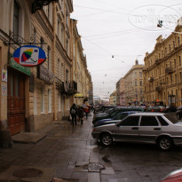 Бонн-Апарт Вывеска на улице Малая Морская