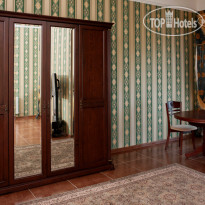 California Hotel Restaraunt 