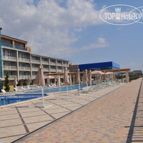 Открытый уличный бассейн в Ribera Resort & SPA 4*