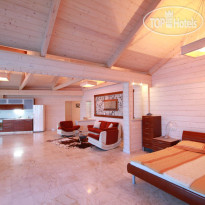 Яхт Клуб Ялта (Yacht Club) 