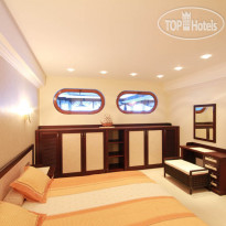 Яхт Клуб Ялта (Yacht Club) 