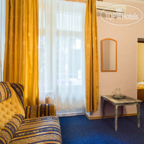 Happy Hotel