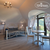Riviera Deluxe Attic